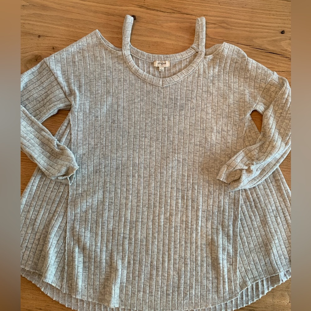 Umgee Peek-a-boo Shoulder Sweater Women’s L Taupe Gray Cable A-line‎ Preloved